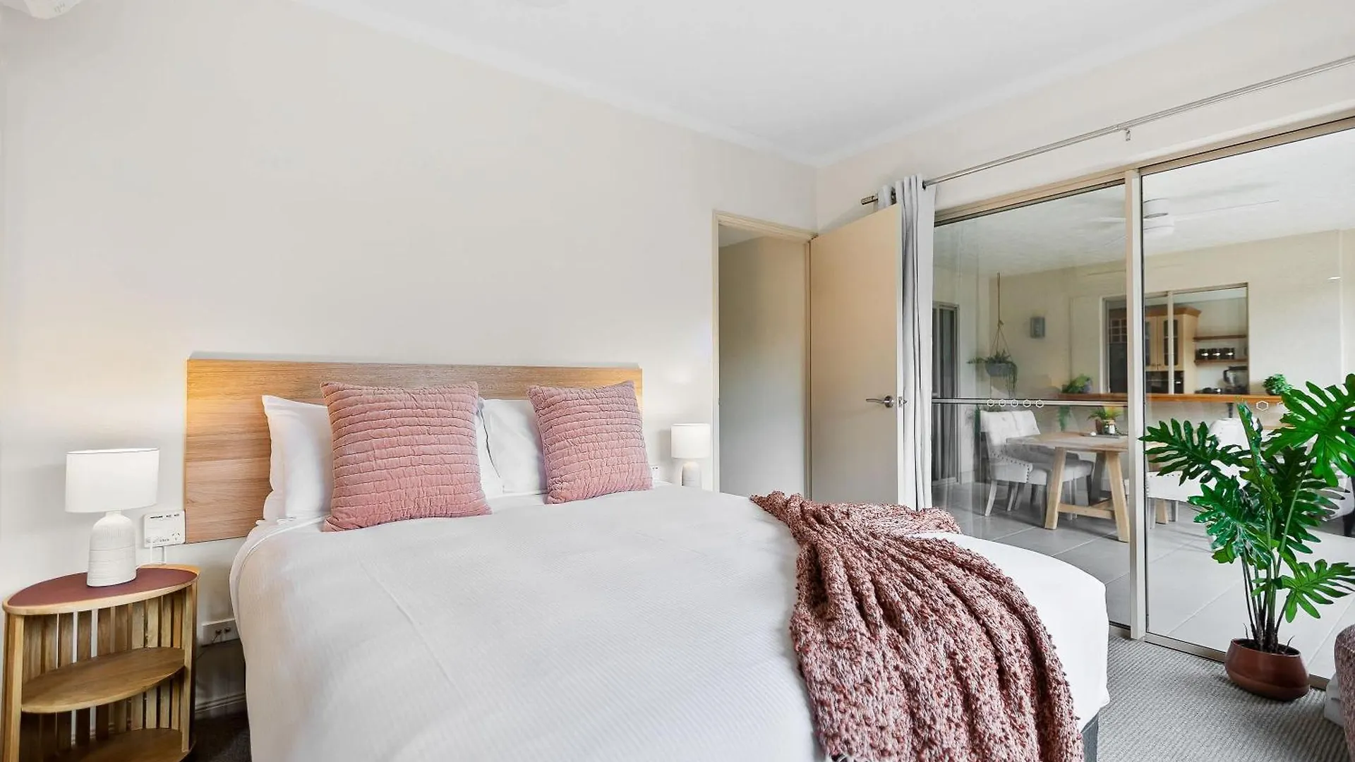 Appartamento Lakeside Luxe Retreat - Pool View Bbq Spa Bath Cairns Australia